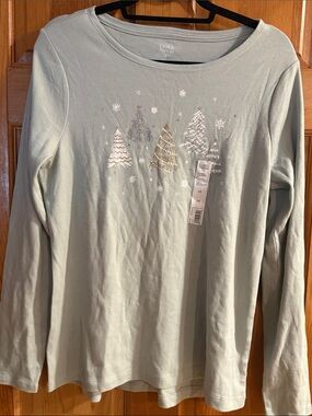 NWT Croft & Barrow long sleeve holiday tee shirt size medium.